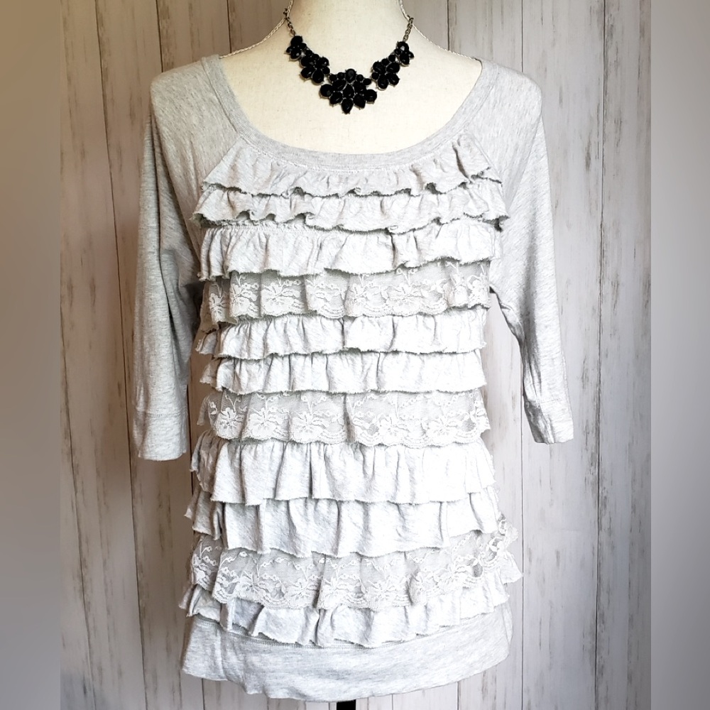 Hollister- ladies grey ruffled-lace top.